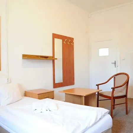 Hostel Frantiskovy Lazne 旅馆 *